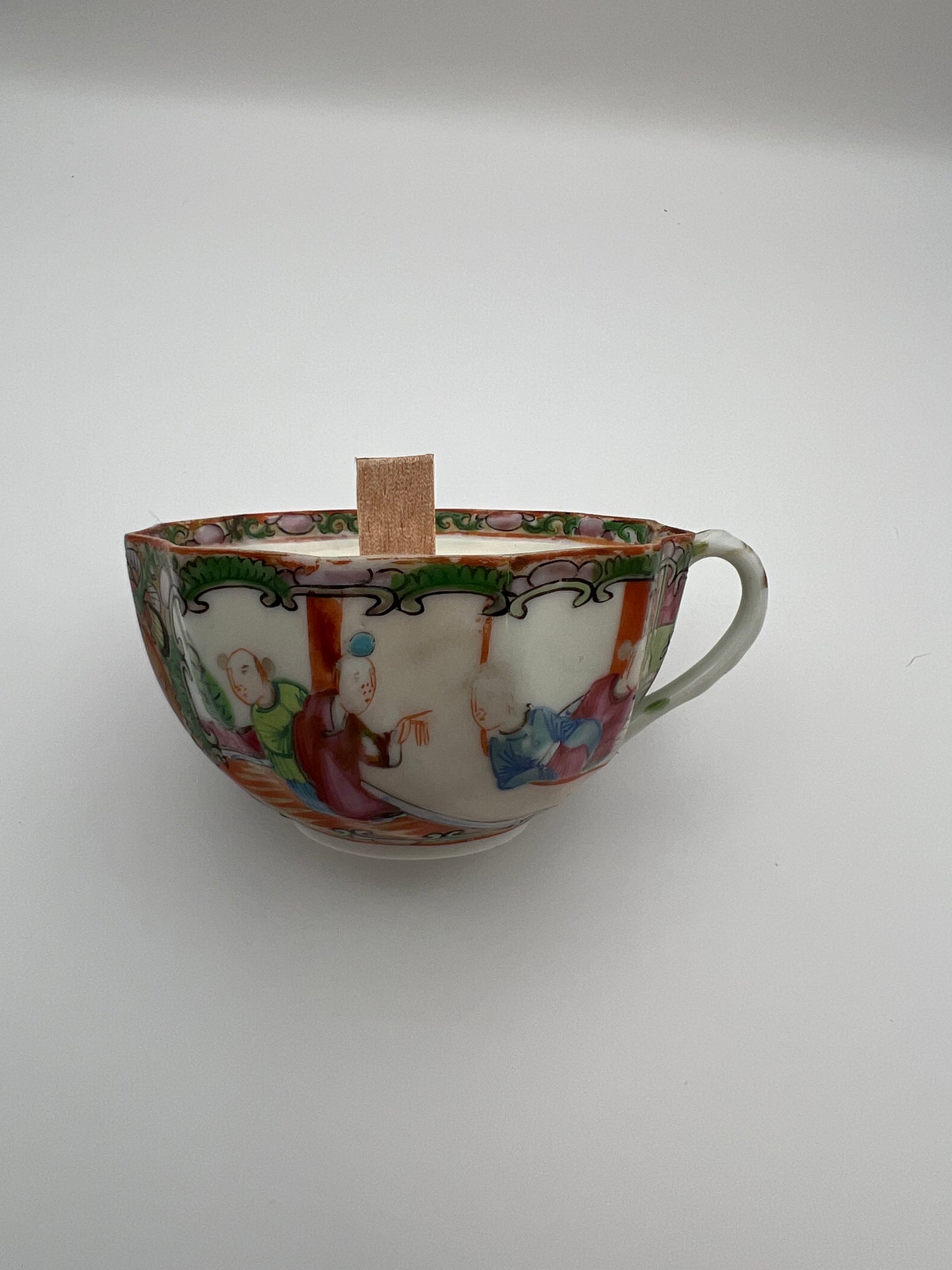 Antique Rose Medallion Teacup Candle