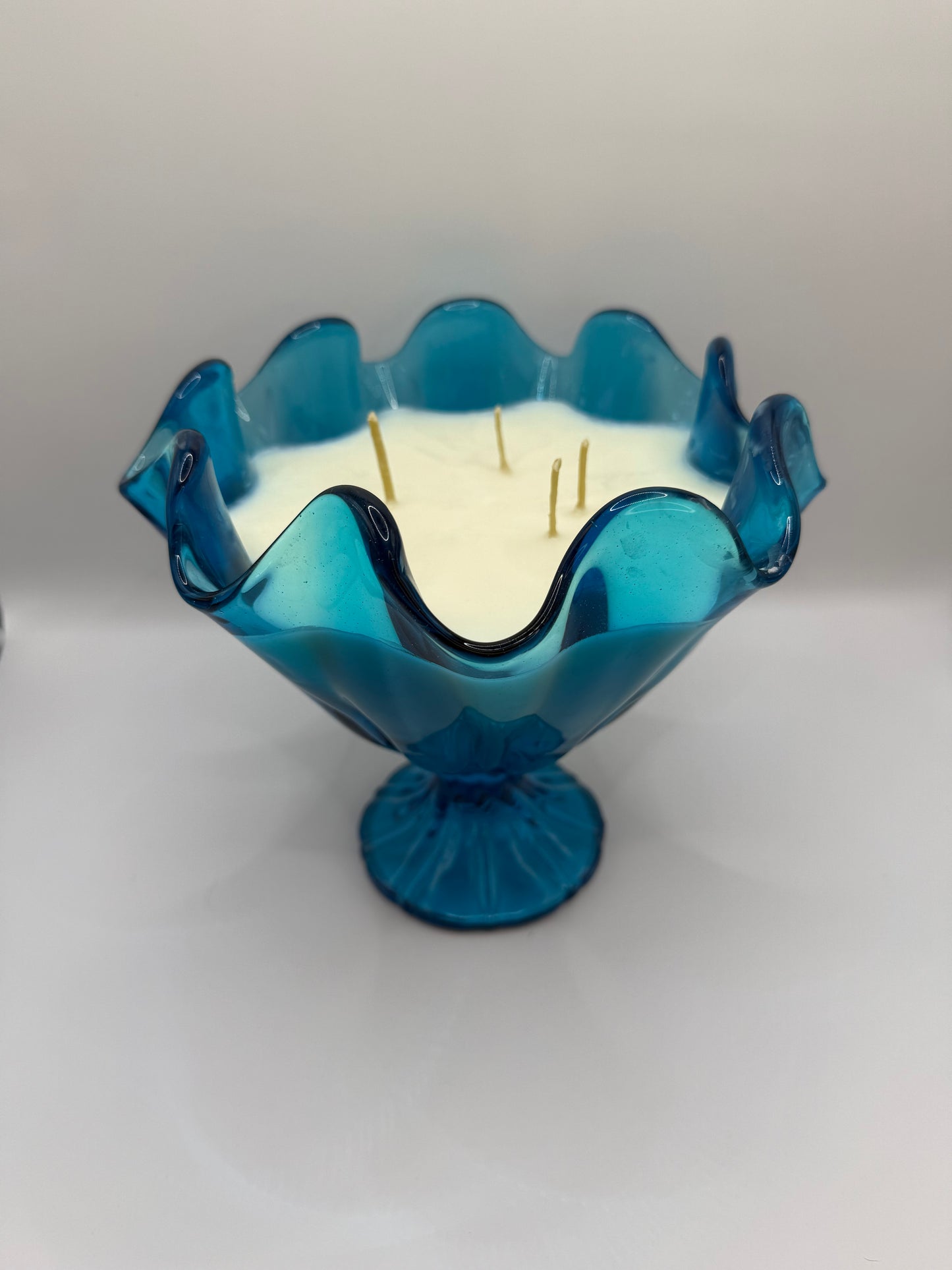 L.E. Smith Blue Ruffled Bowl (Large) Candle